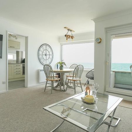 צ'יצ'סטר Tides - Beach Front Apartment In Bracklesham Bay מראה חיצוני תמונה