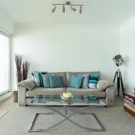 צ'יצ'סטר Tides - Beach Front Apartment In Bracklesham Bay מראה חיצוני תמונה