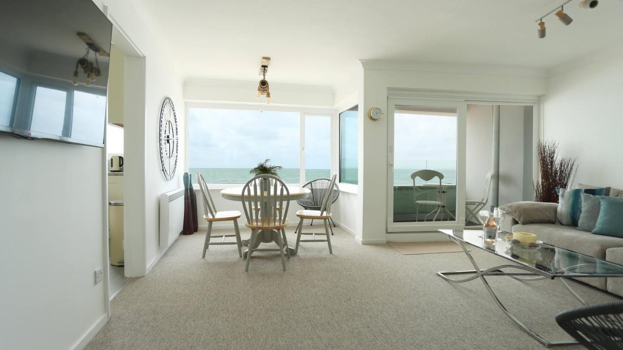 צ'יצ'סטר Tides - Beach Front Apartment In Bracklesham Bay מראה חיצוני תמונה