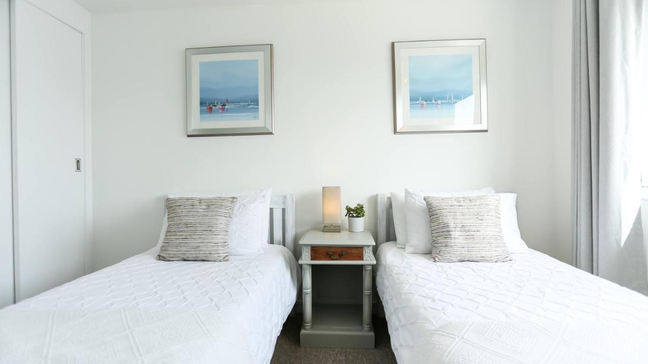 צ'יצ'סטר Tides - Beach Front Apartment In Bracklesham Bay מראה חיצוני תמונה