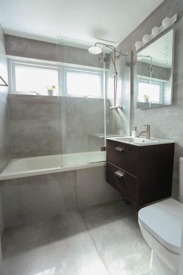 צ'יצ'סטר Tides - Beach Front Apartment In Bracklesham Bay מראה חיצוני תמונה