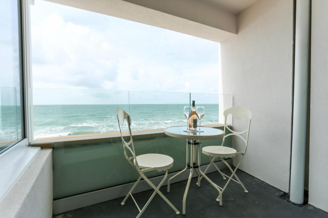 צ'יצ'סטר Tides - Beach Front Apartment In Bracklesham Bay מראה חיצוני תמונה