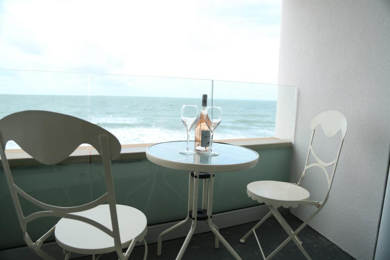צ'יצ'סטר Tides - Beach Front Apartment In Bracklesham Bay מראה חיצוני תמונה