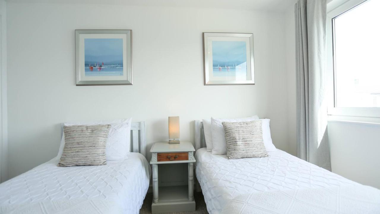 צ'יצ'סטר Tides - Beach Front Apartment In Bracklesham Bay מראה חיצוני תמונה
